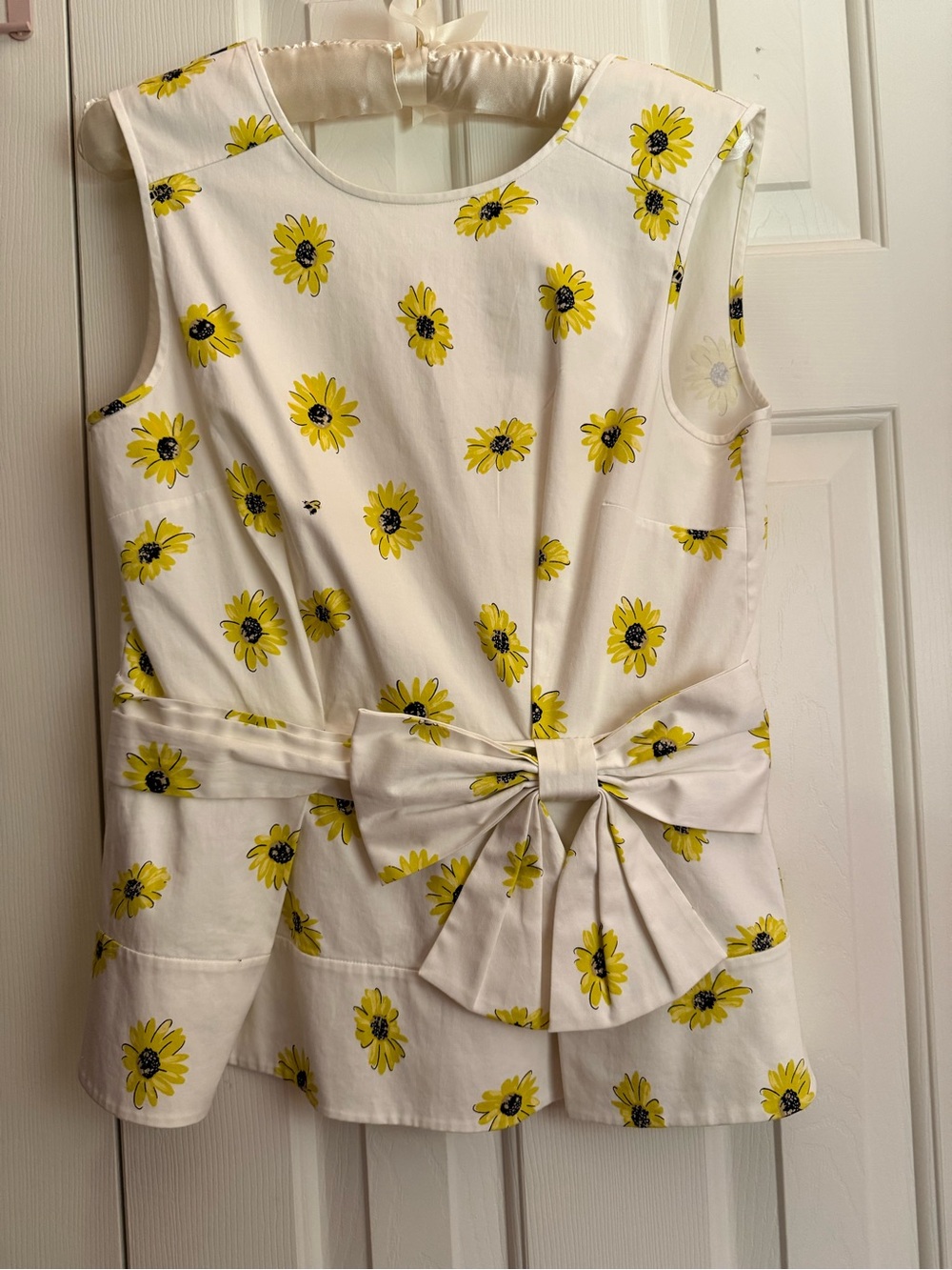🌼Kate Spade New York Daisy Dot Print Sleeveless Peplum  Bow-Front Top